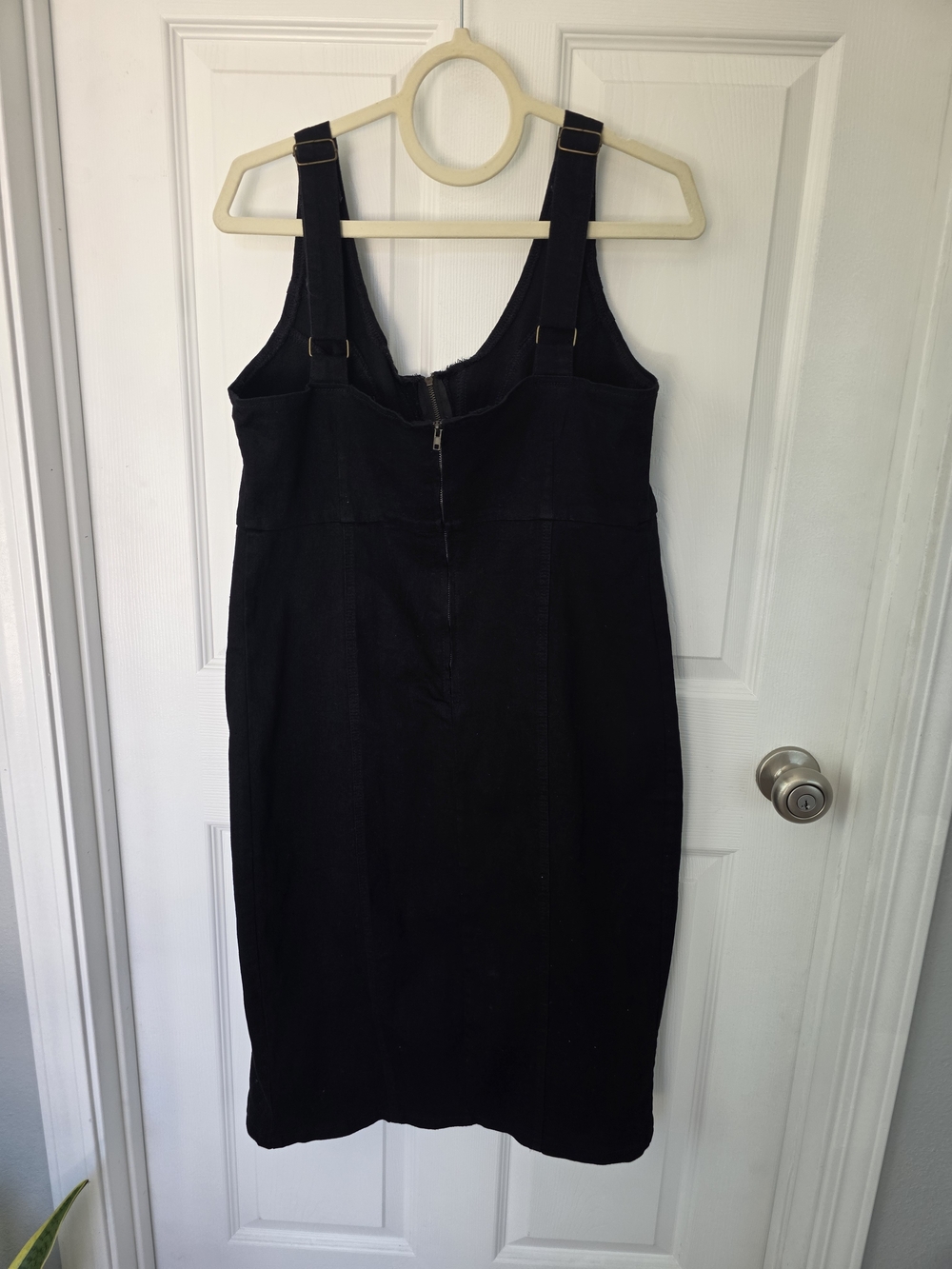Black Sleeveless Zip-Front Women's Dress